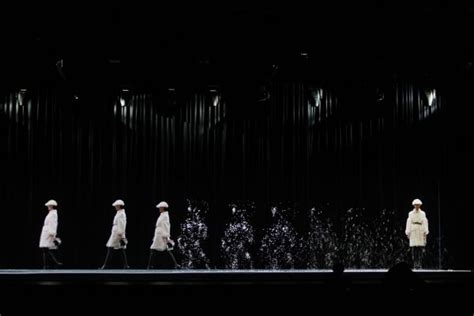 Burberry's holographic show in Beijing 